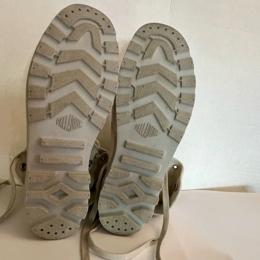 Palladium Baggy Fold-Over Boots in Cream - Picture 6 of 7